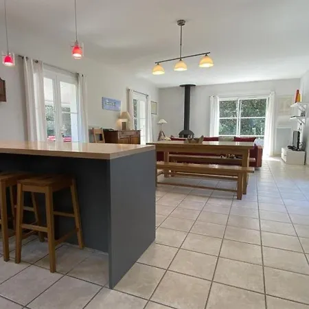 Bord De Mer, 10 Pers, 5 Chbres, Proche Plage, Jardin Prive, Wifi, Animaux Ok - Fr-1-246a-207 Semesterbostad *